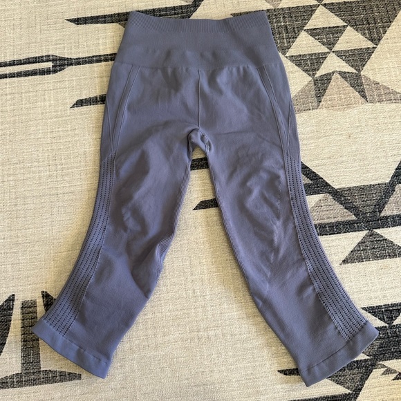 lululemon athletica Pants - Lululemon Seamless Flow and Go Crop Leggings size 4